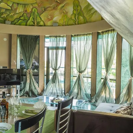 Luxury Penthouse Three Level Apartment *